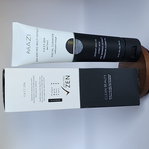 MAZI Balancing Multi-Effect Facial Cleanser - Picture 5 of 9